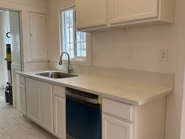 1326 N Serrano Ave #1326 — Photo 7