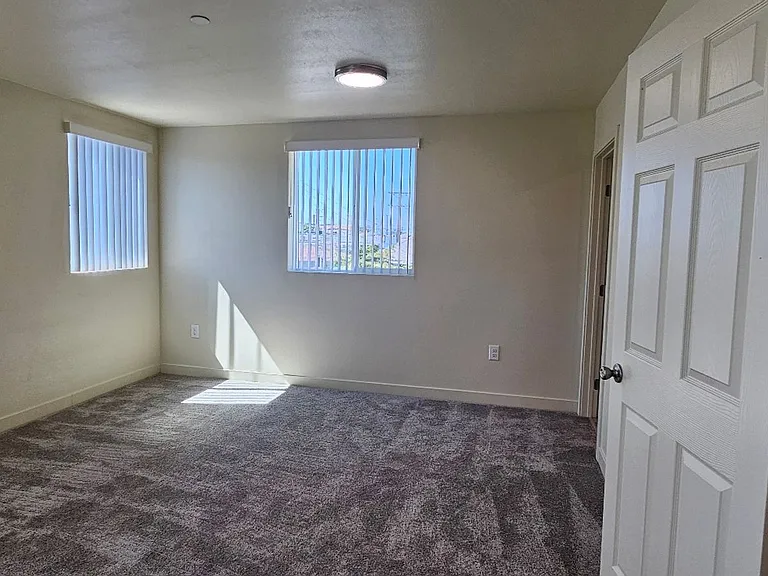 3839 Woodlawn Ave — Photo 39