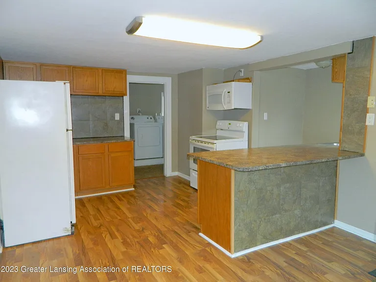 1126 W Michigan Ave — Photo 13