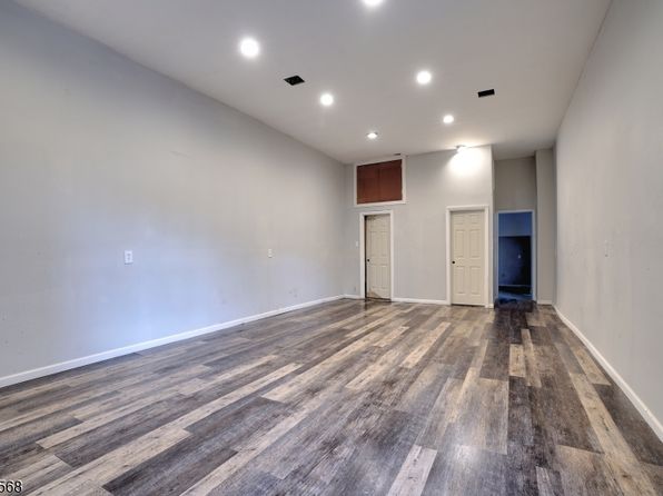 newark-new-jersey-446919686 picture