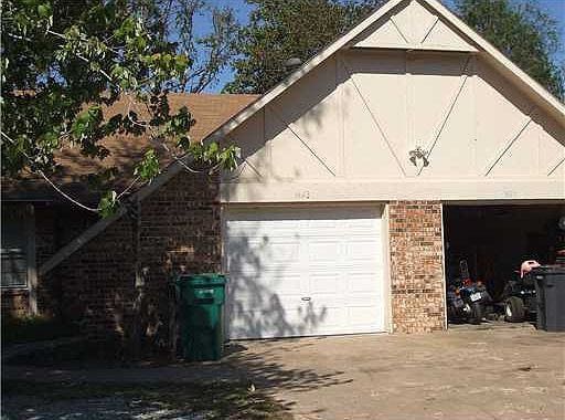 2nd image of 1421/1423 Rolling Oaks Dr