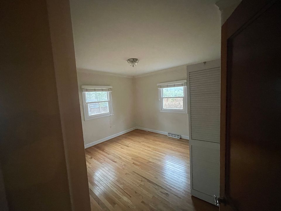1st image of 4 Sherwood Rd