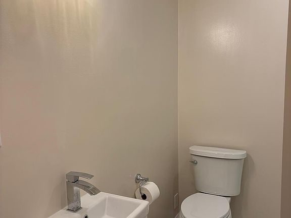 3rd image of 520 Campbell Ave