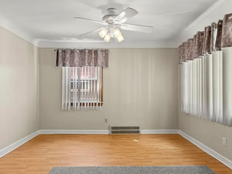 15587 Russell Ave — Photo 3