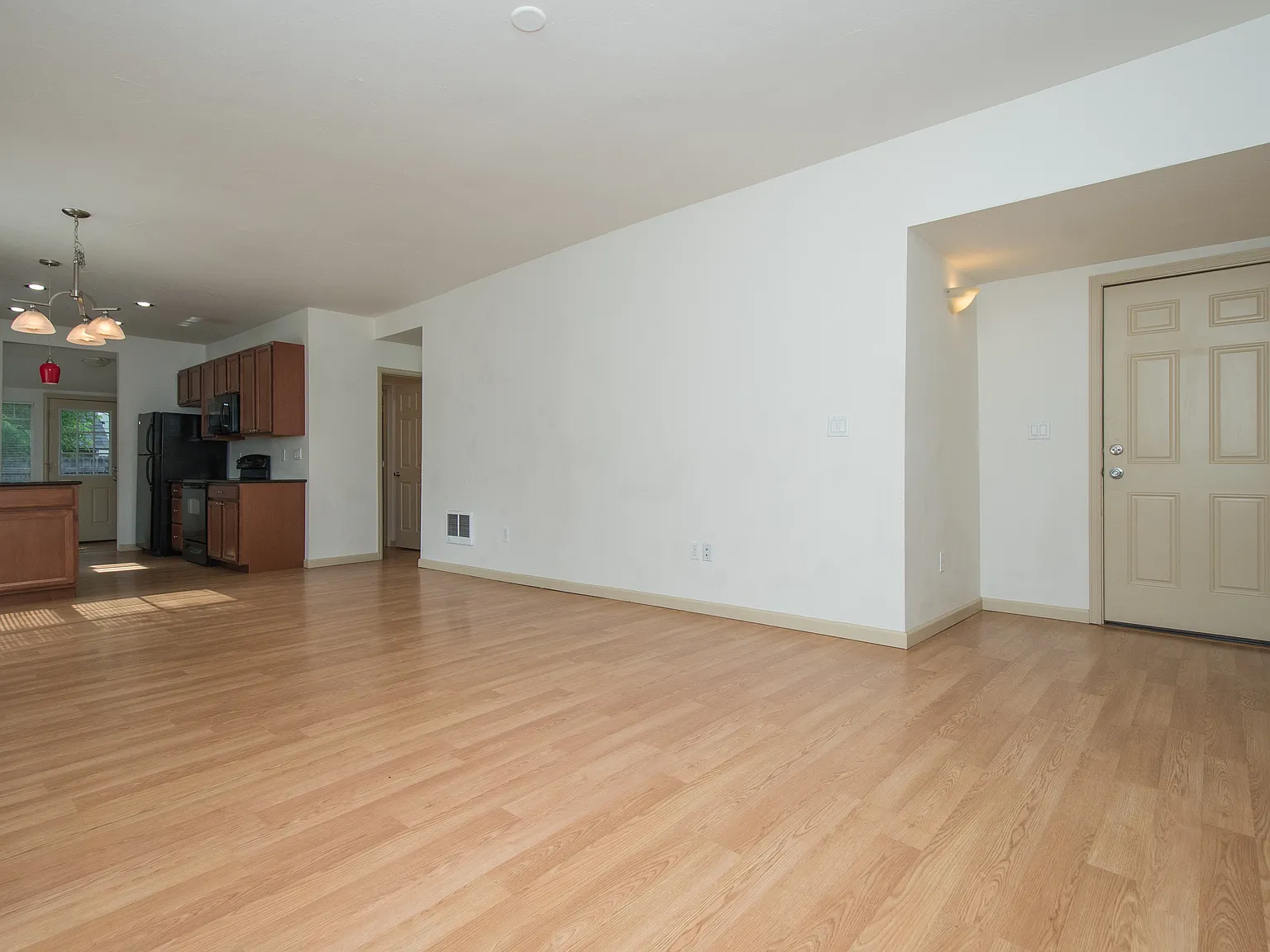2 bed, 1386 sqft, $1,995 — Photo 4