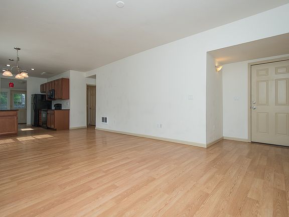 4th image of 301 Edwards St