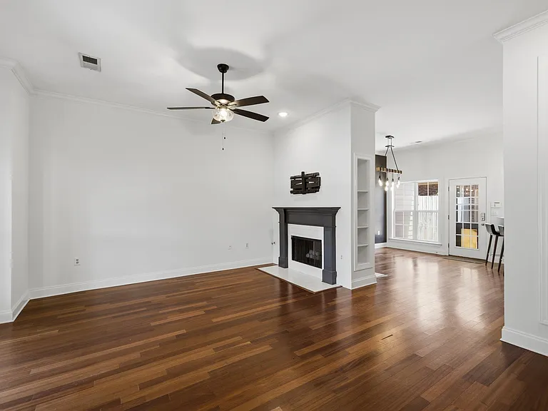 89 W Carolina Ave — Photo 2