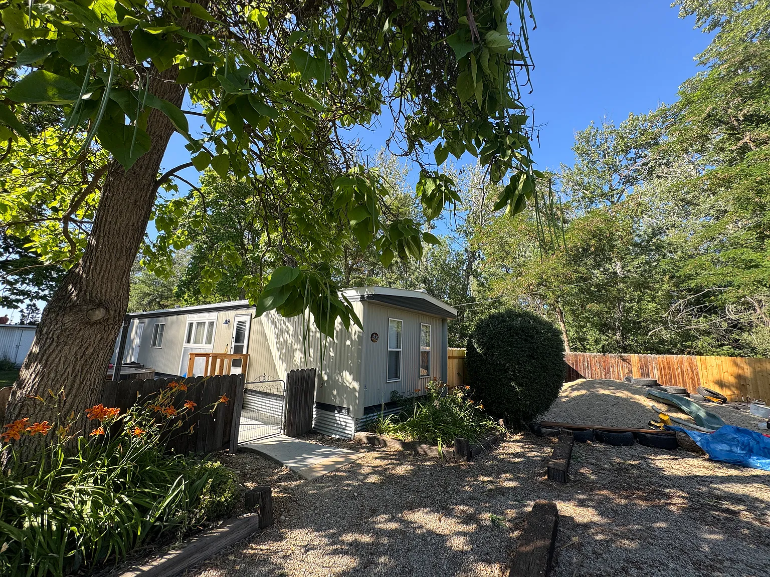 2 bed, 854 sqft, $2,400 — Photo 2