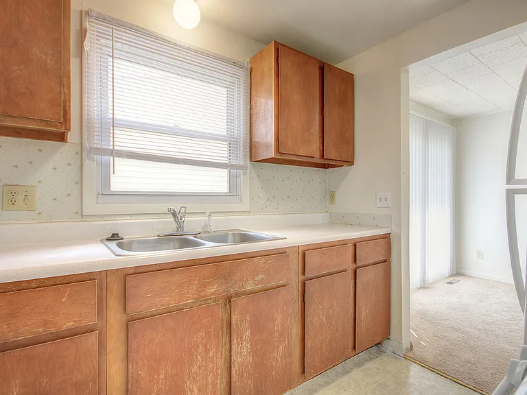 1008 Crescent Dr — Photo 9