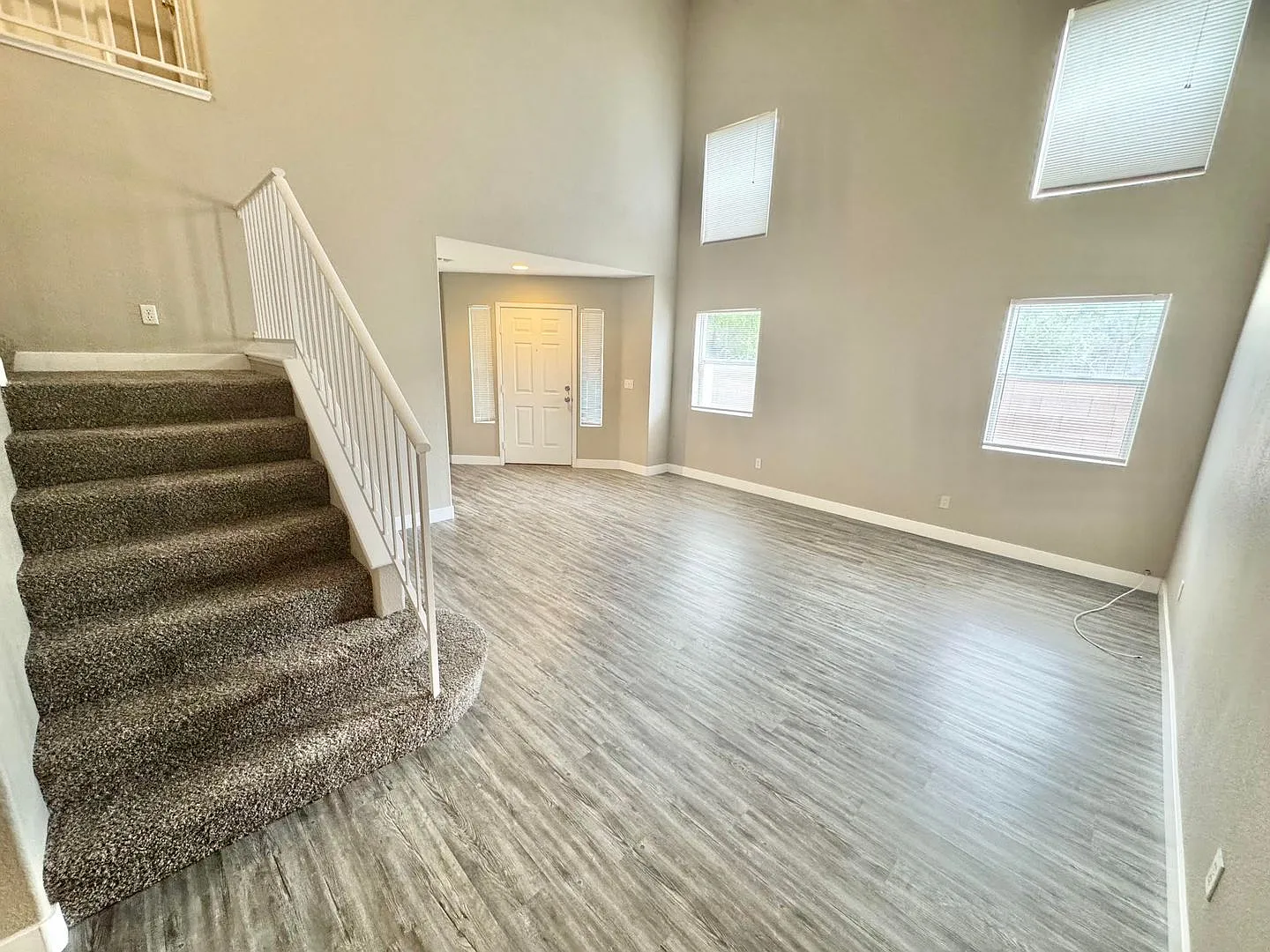 Stunning 4 Bedroom Home In Summerlin!! — Photo 2