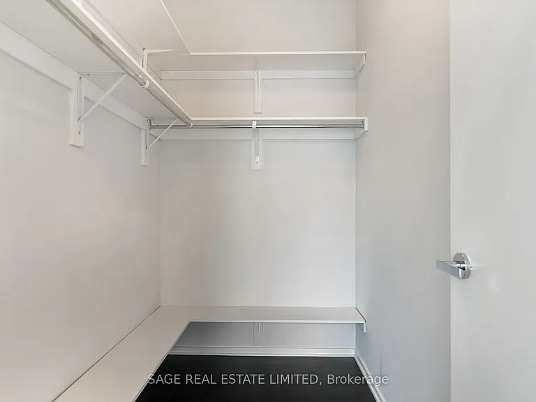1 Bloor St E #510 — Photo 27