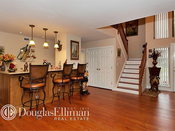 2nd image of 202 Northwood Ct