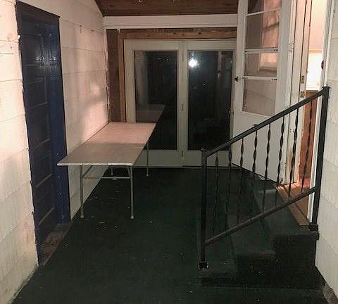 Breezeway between garage and house