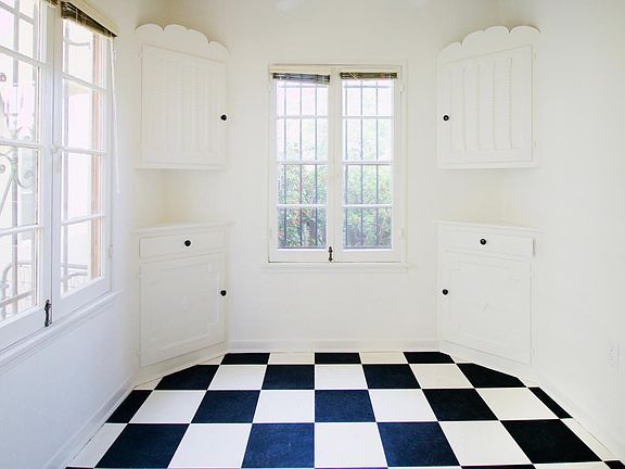 4th image of 1055 S Crescent Heights Blvd