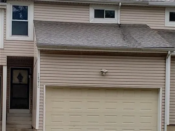 1421 Martway Cir APT C, Olathe, KS 66061