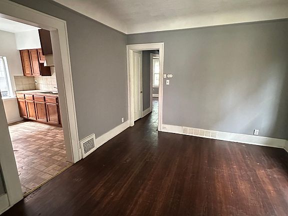 2nd image of 4269 W Buena Vista St