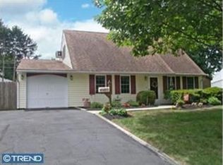 74 Trail Rd, Levittown, PA 19056