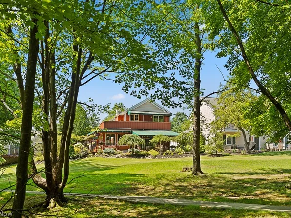 16462 Georgetown Ct, Strongsville, OH 44136