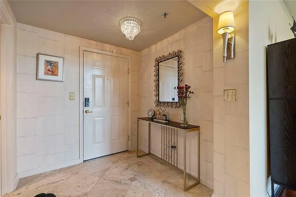 3 bed, 2.5 bath, 2200 sqft, $6,000 — Photo 2