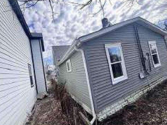 2nd image of 2926 Adams St