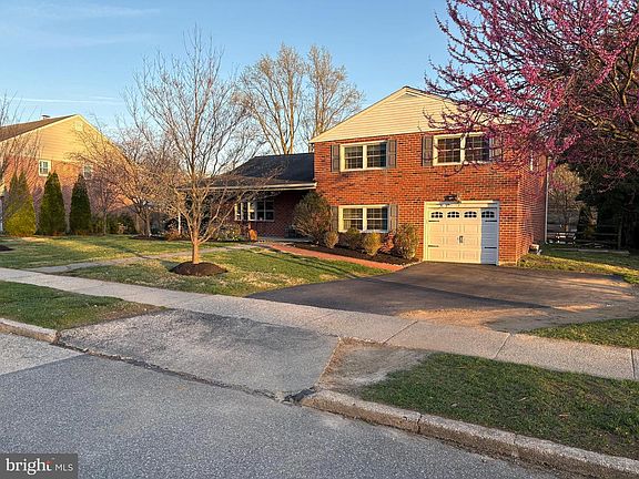 5th image of 502 Ridge Ave