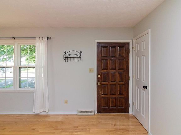 5th image of 3913 Hidden Springs Dr