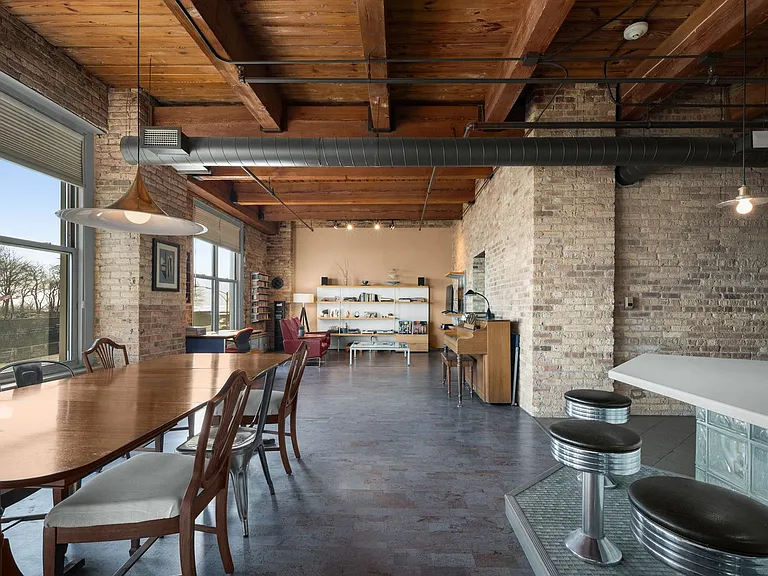 540 N Lake Shore Dr — Photo 4