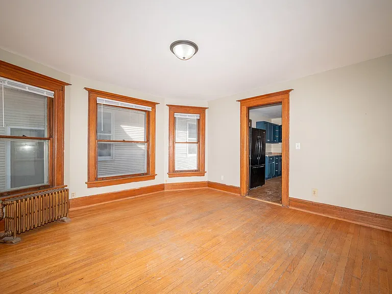 405-407 W Main St — Photo 30