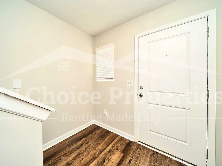 211 Driftwood Ln #4 — Photo 4