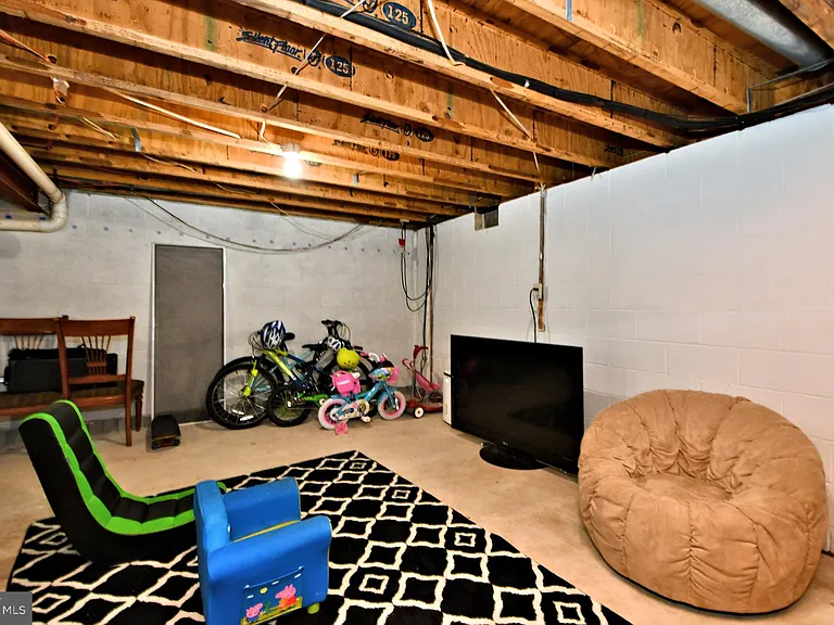 800 Beacon Ct — Photo 46