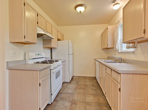 5th image of 1216 N Village Dr #0