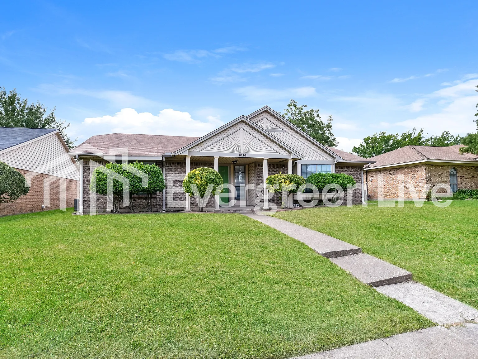 3 bed, 2.0 bath, 1930 sqft, $2,095 — Photo 2