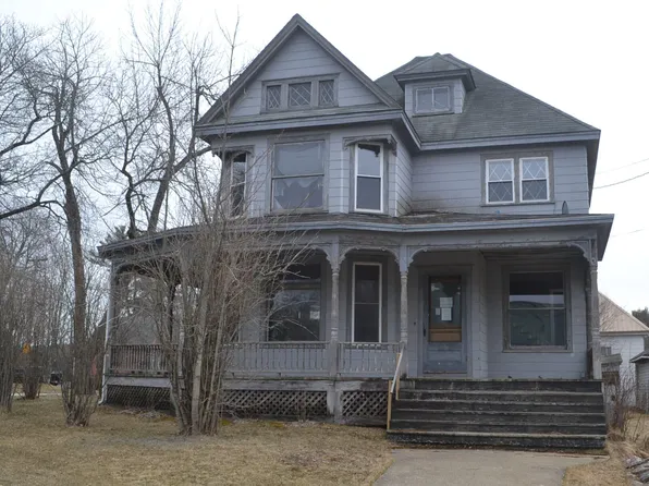 51 Broadway, Baileyville, ME 04694