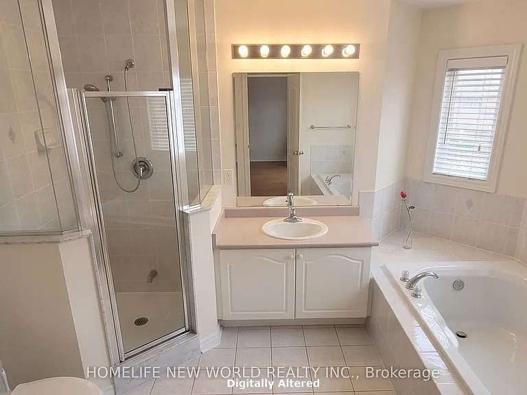 118 Gemini Cres — Photo 13
