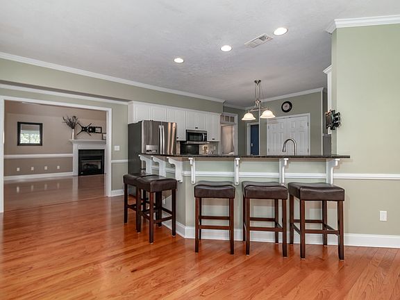 2nd image of 364 Barnsley Dr