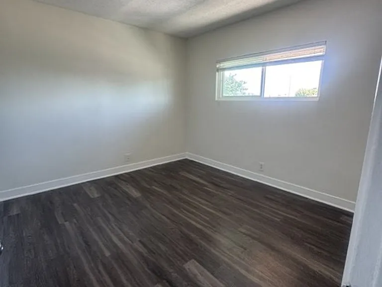 Marine Bay Apartments — Photo 9
