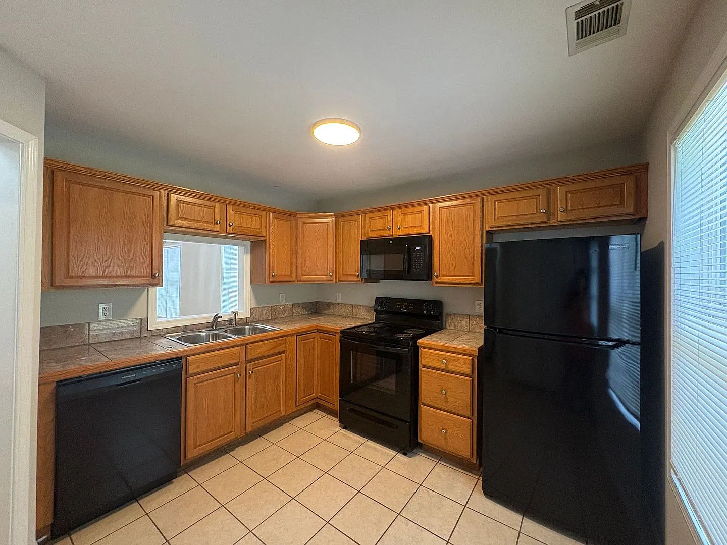 Pre-Leasing For August 9th 2027! — Photo 4