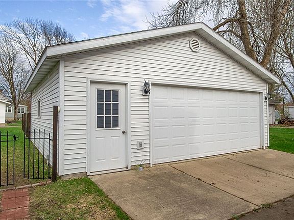 3rd image of 633 Maple Street