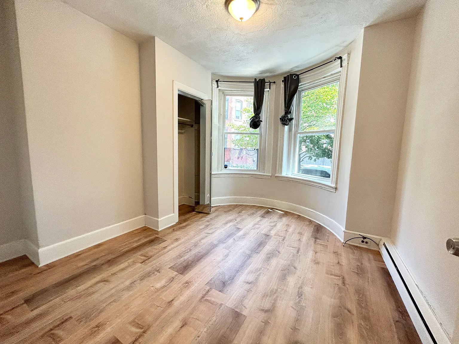 3 bed, 9999 sqft, $4,200 — Photo 4