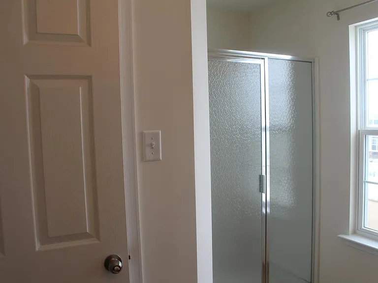 948 King Way — Photo 11
