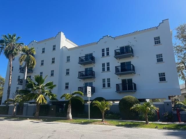 1st image of 2533 SW 19th Ave APT 400