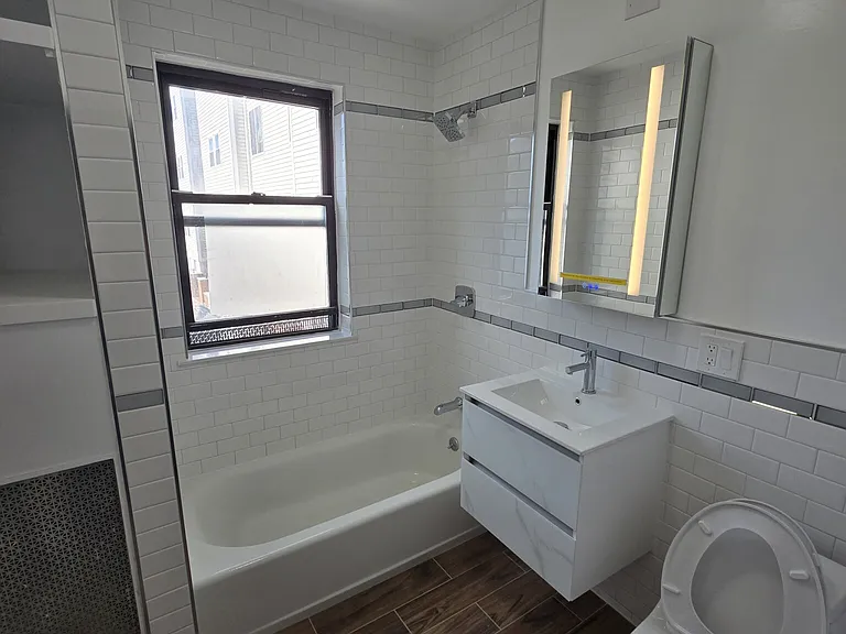 239 Harvard Ave #2 — Photo 4