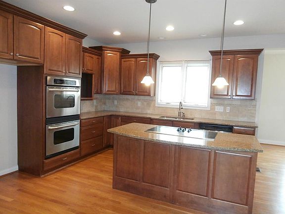 2nd image of 4623 Brighton Ln