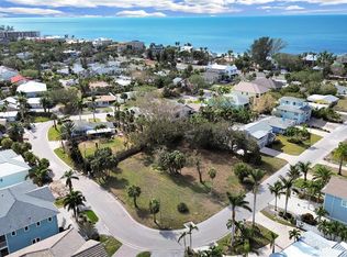 116 6th St, Belleair Beach, FL 33786