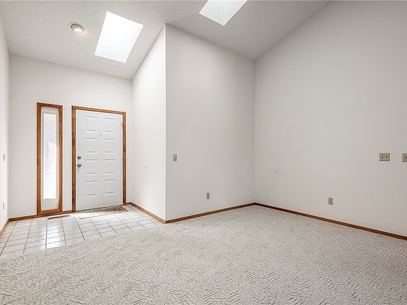 5th image of 12 Scalloway Cir