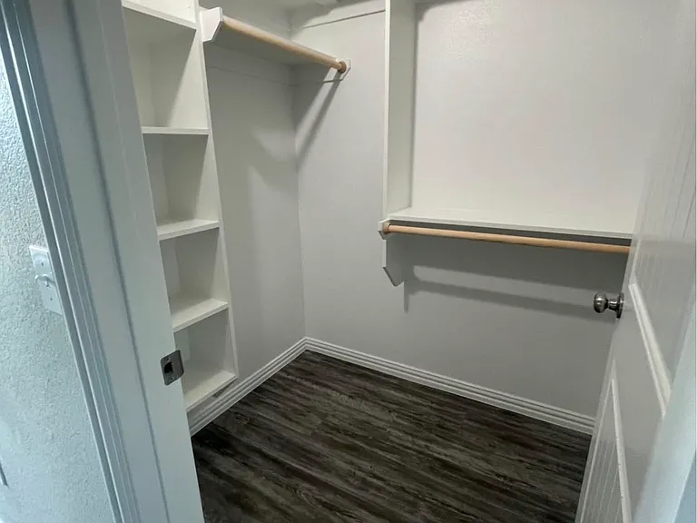 1309 W Texas St — Photo 3