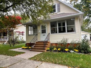 1227 Lawe St, Green Bay, WI 54301