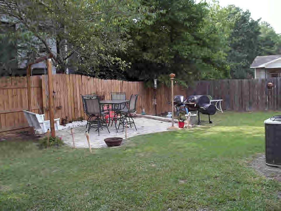 2nd image of 601 W Ave N