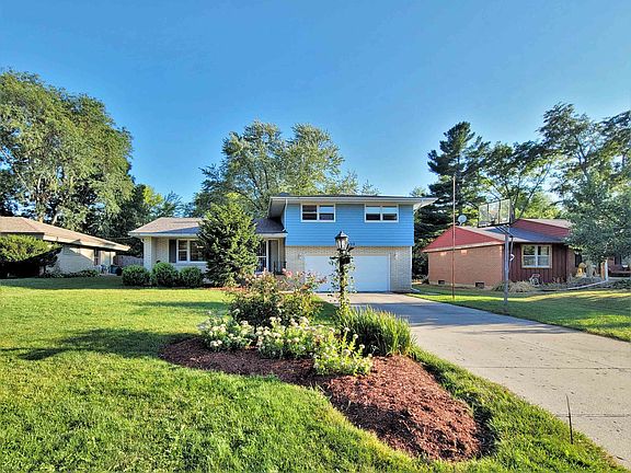 2nd image of 4209 Villa Wood Cir