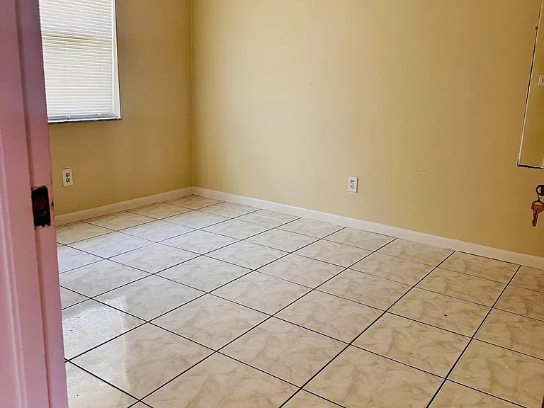 6245 Saxon Blvd — Photo 16